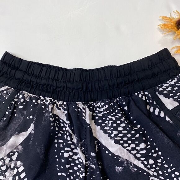 Lululemon Speed Short Static Mist Black‎ and white speckled Size 6 - Picture 5 of 9